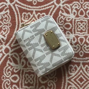 Never Used! Michael Kors Wallet